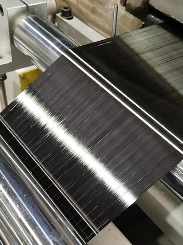 Karbon fiber takviyeli termoplastik kompozit kalıplama işlemi